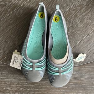 Jambu Slide on comfort flats size 9 -NEW